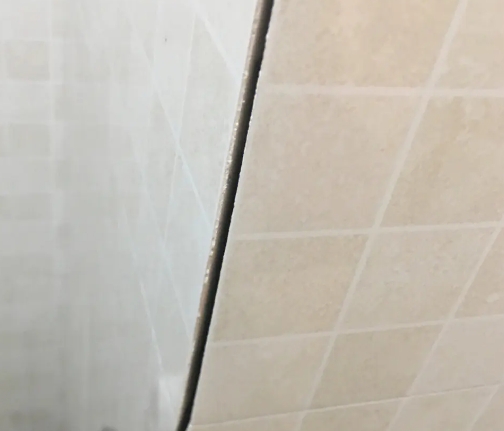 无棣瓷砖空鼓维修公司分享阳台瓷砖脱落的修复过程可以分为以下几个步骤
