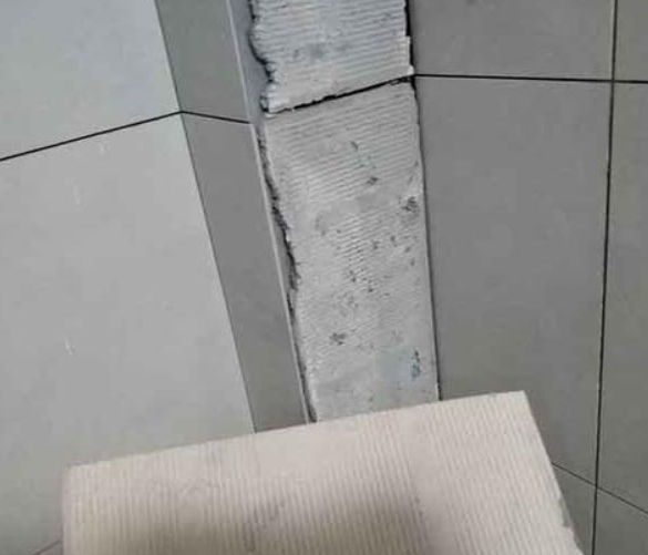 无棣瓷砖空鼓维修公司分享下厨房瓷砖脱落的补救措施。